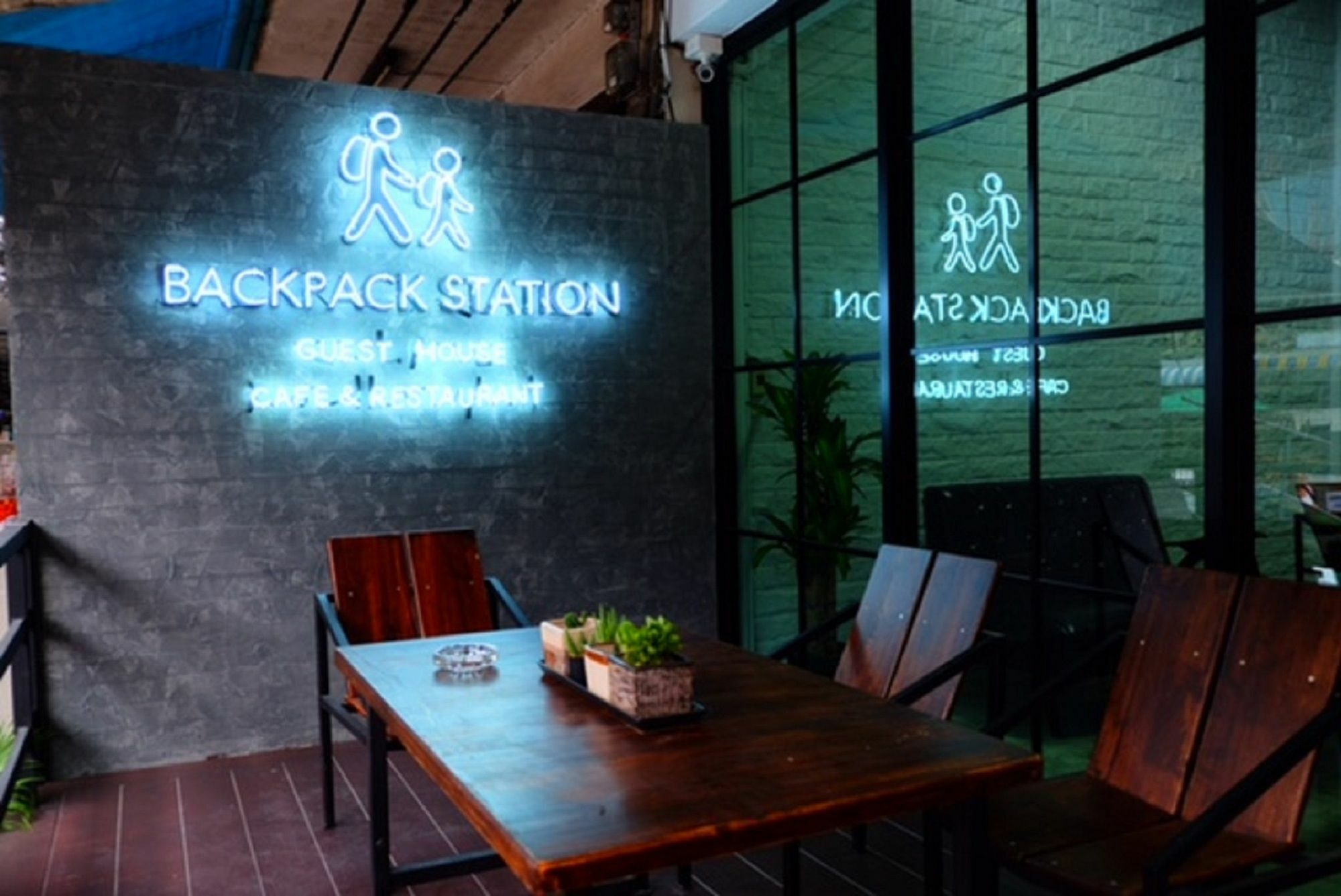 Asrama Backpack Station